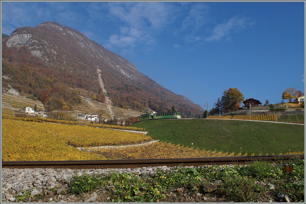 Oberhalb von Aigle windet sich mit weiten Schlaufen das Trasse der ADS dem Tal entgegen.
4. Nov. 2015