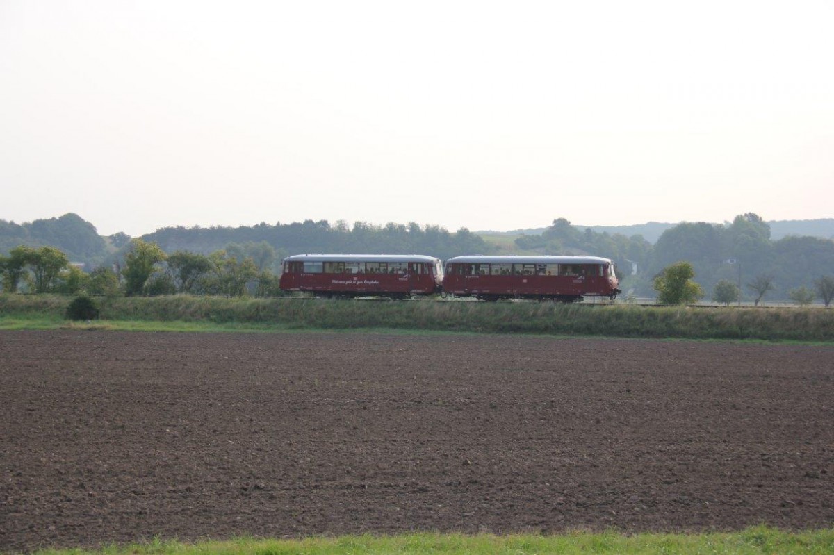 OBS 772 140 + 772 141 als private Sonderfahrt RB 29990 von Rottenbach nach Karsdorf, am 31.08.2013 bei Kleinjena. (Foto: Wolfgang Krolop)