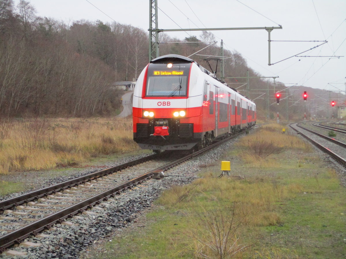 ODEG 4746 054,fuhr aus Sassnitz kommend,am 15.Dezember 2019 in Lietzow ein.