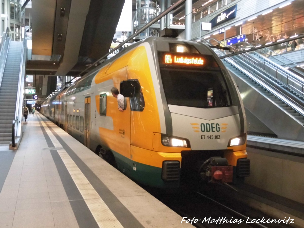 ODEG ET 445.102 als RE4 mit ziel Ludwigsfelde im Berliner Hbf am 19.12.15