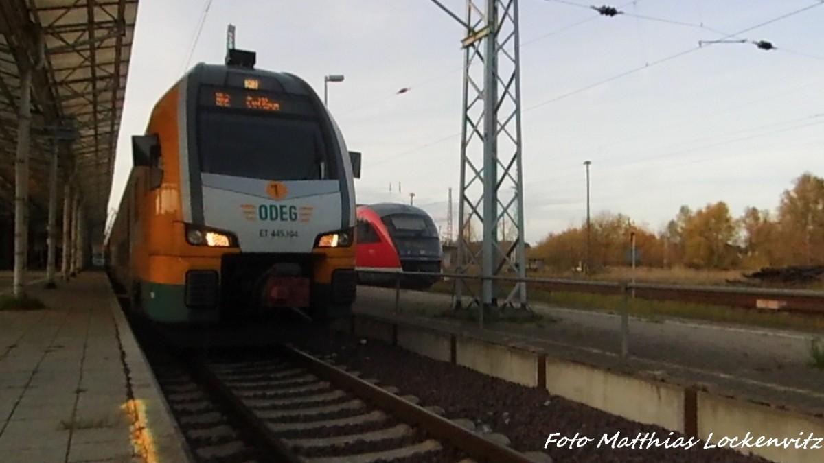 ODEG ET 445.104 und 642 XXX / XXXim Bahnhof Wismar am 8.11.15