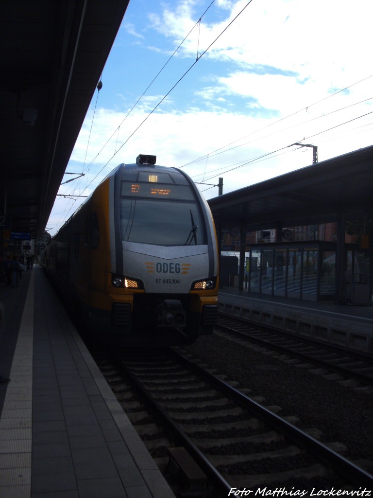 ODEG ET 445.104 als RE2 mit ziel Wismar im Bahnhof Schwerin Hbf am 13.7.14