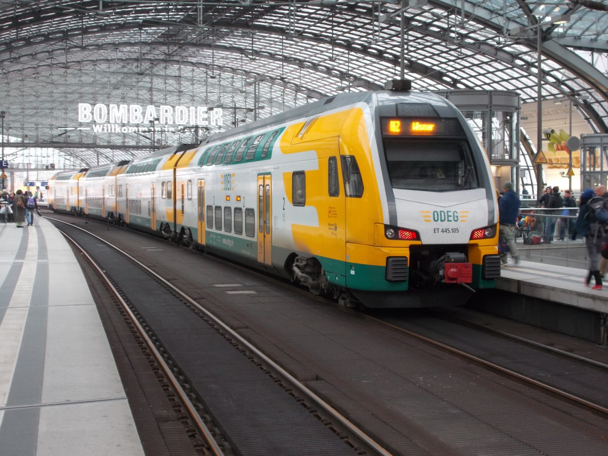 ODEG KISS ET445 105 von Cottbus nach Wismar,am 25.Oktober 2014,im Berliner Hbf.