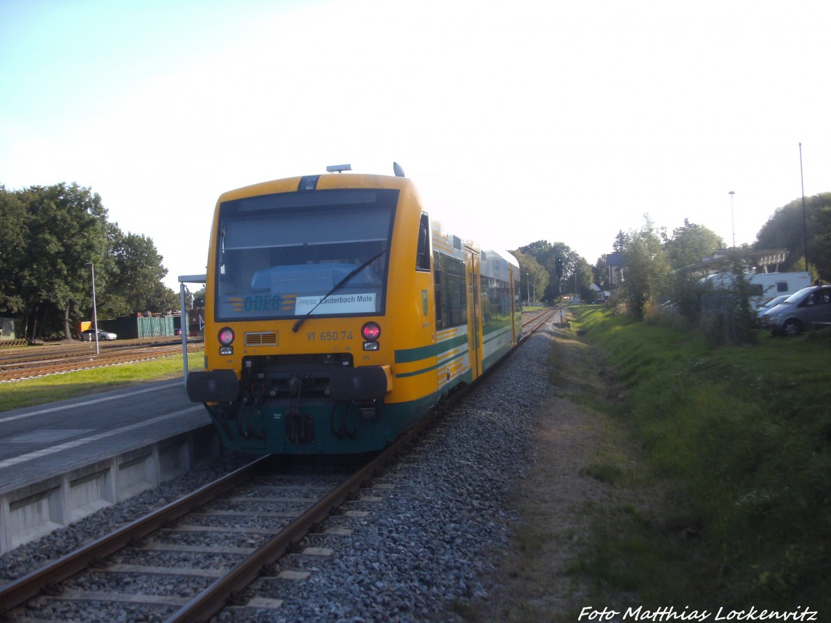 ODEG VT 650.74 im Auftrag der PRESS mit ziel Lauterbach Mole beim verlassen des Bahnhofs Putbus am 5.9.14