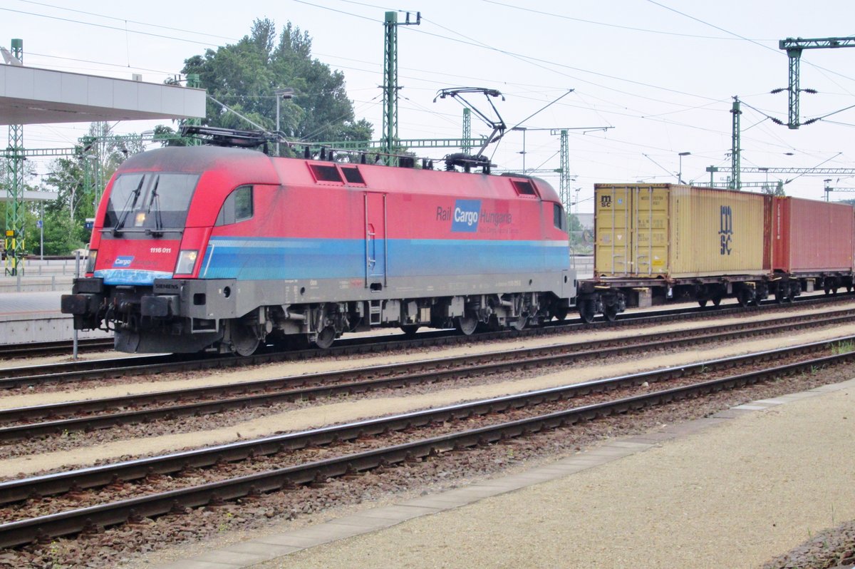 ÖBB 1116 011 durchfahrt am 5 Mai 2016 Kelenföld.