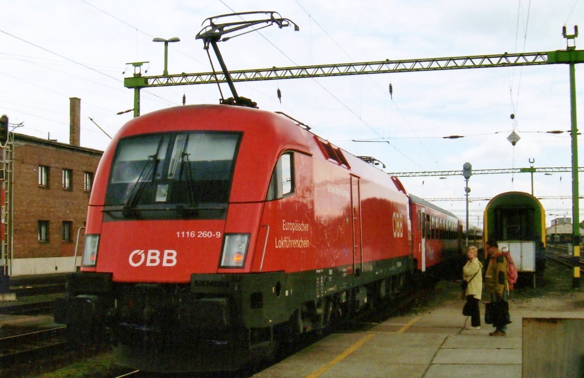 ÖBB 1116 260 schiebt ein RE aus Sopro0n aus am 28 Mai 2008.