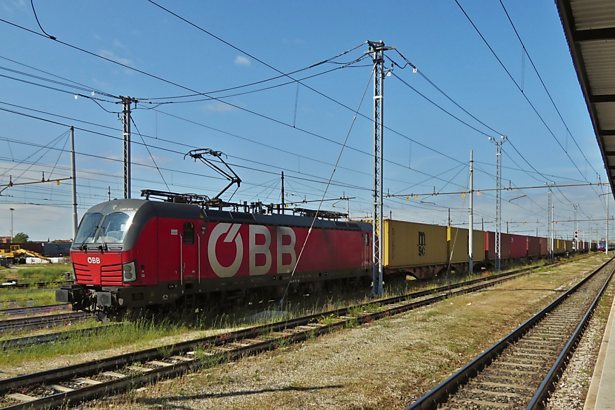 BB 1293 045, ist mit einem Containerzug in Verona Porta Nouvo angekommen. 09.05.2025

