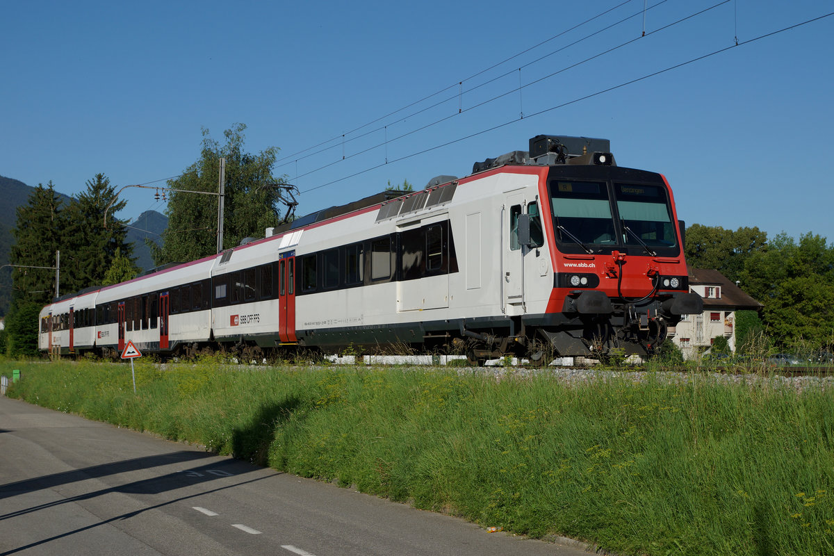 OeBB: Der neue dreiteilige DOMINO auf der Fahrt nach Balsthal am 20. Juli 2016.
Foto: Walter Ruetsch