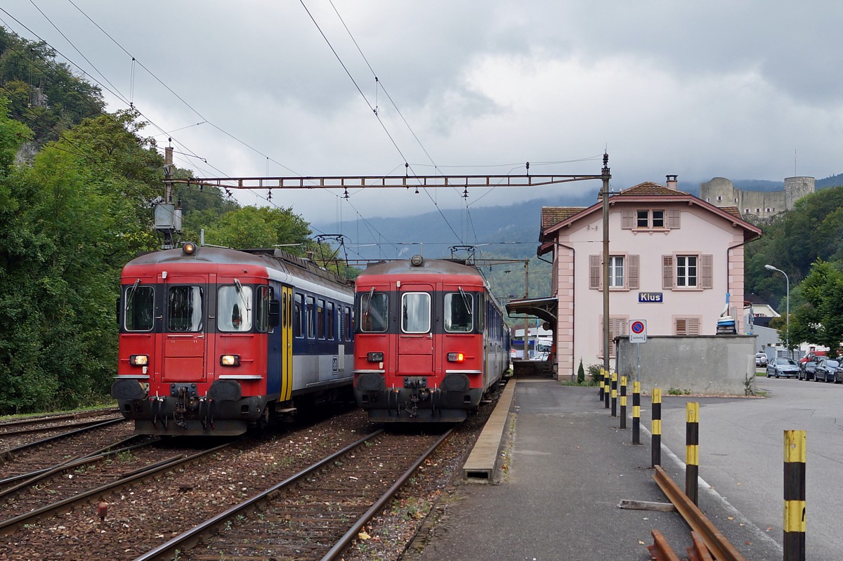 OeBB: Wenigstens bei der OeBB können die RBe 4/4 (ex SBB) weiterhin fotografiert werden. Mit etwas Fotografenglück konnten am 12. September 2014 die beiden RBe 4/4 205 und RBe 4/4 206 auf einem Bild festgehalten werden. Die Aufnahme ist auf der Station Klus bei Balsthal entstanden.
Foto: Walter Ruetsch