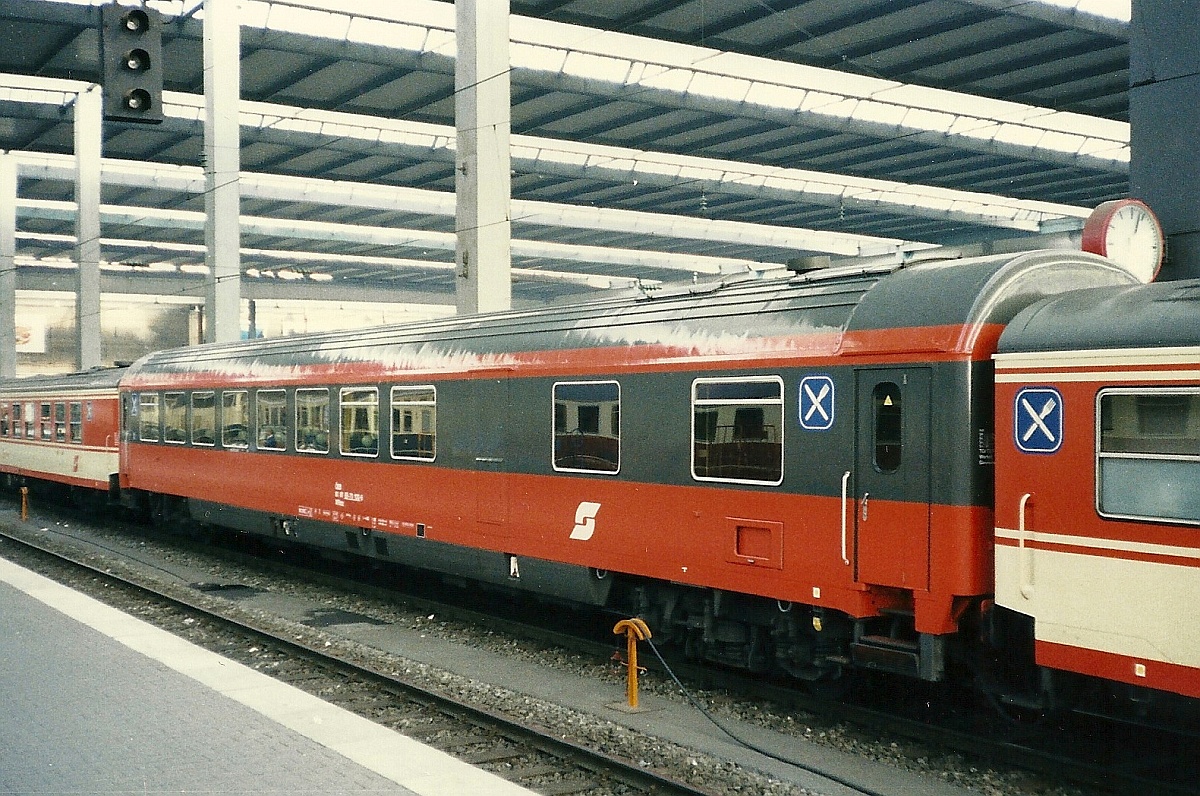 ÖBB WRmz 61 81 88-70 100-6 München Hbf 29.04.1988