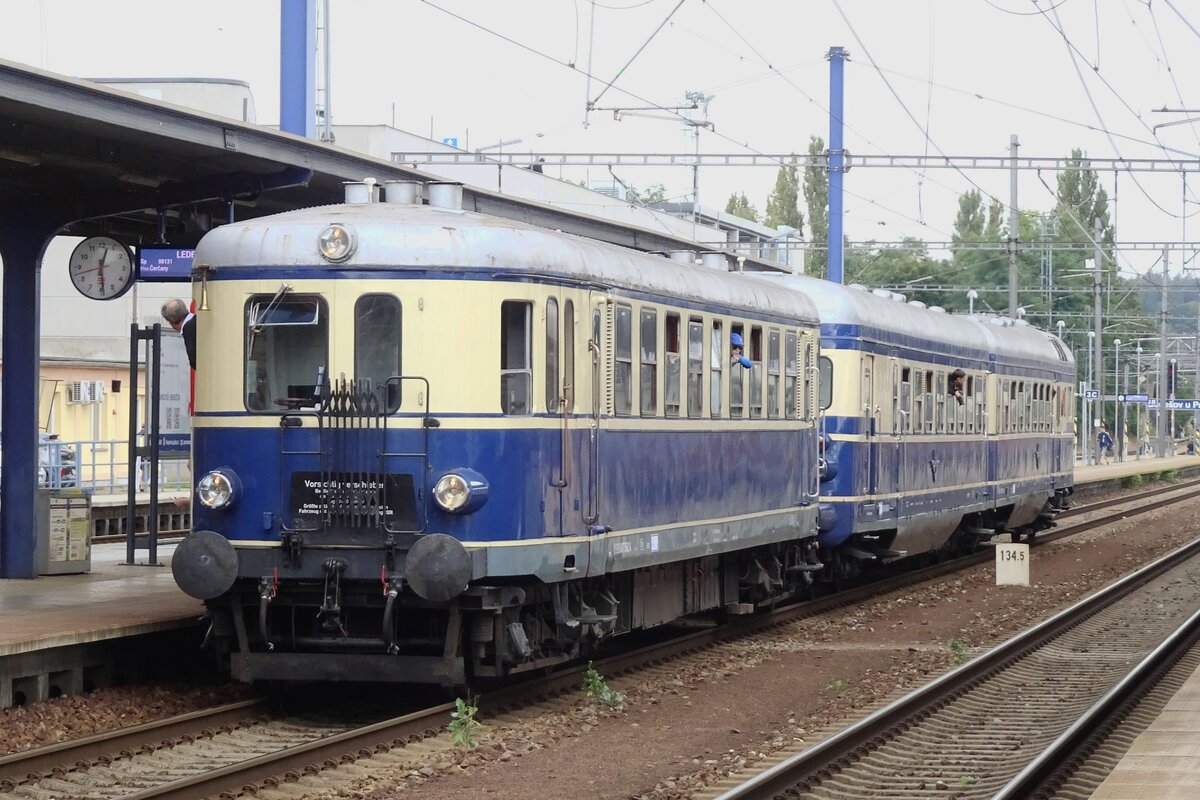 ÖSEK 5042.14 steht am 10 September 2022 in Benesov u Prahy. Laut die Organisatoren von dieser Spektakel STEAM53, STeam Story Agency, könnte die STEAM-edition von 2026 die letzte in die Tschechei sein, weil dort ECTS überall rach Einmarsch hat, wass zum schwere Bedingungen für Einsatze von Museumszüge leiden soll.