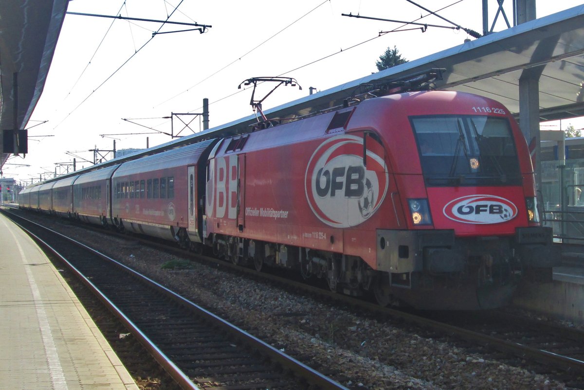 OFB 1116 225 steht am 17 September 2015 in Wien-Meidling.