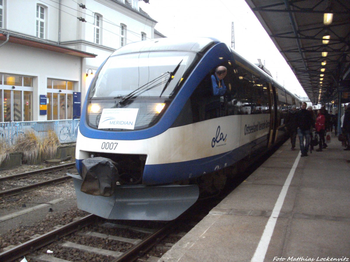 OLA VT 0007 mit ziel Neustrelitz im Bahnhof Neubrandenburg am 14.12.13