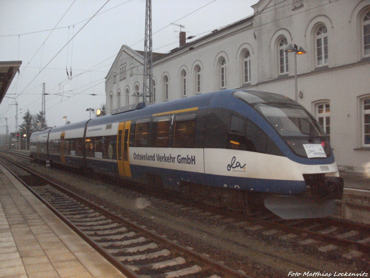 OLA VT 0009 mit dem Schild  Letzte Fahrt der OLA : 14.12.13! mit ziel Ueckermnde Stadthafen im Bahnhof Gstrow am 14.12.13