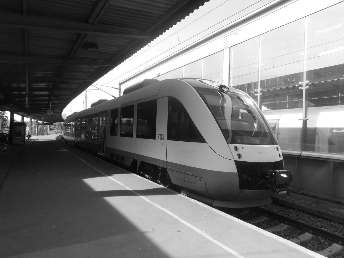 OLA VT 703 (648 297/797 D-OLA) als HEX4 mit ziel Goslar im Bahnhof Halle (Saale) Hbf am 15.5.17