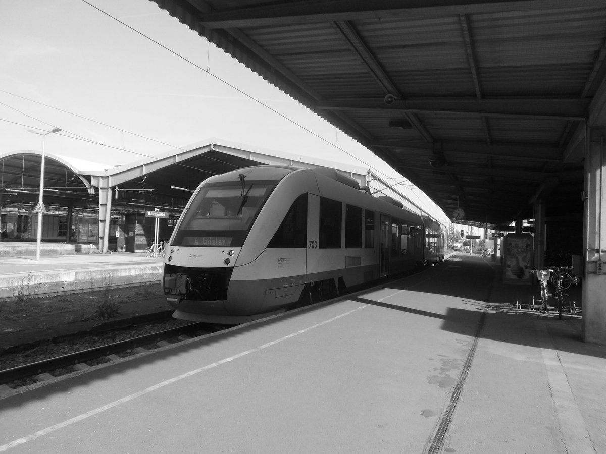 OLA VT 703 (648 297/797 D-OLA) als HEX4 mit ziel Goslar im Bahnhof Halle (Saale) Hbf am 15.5.17