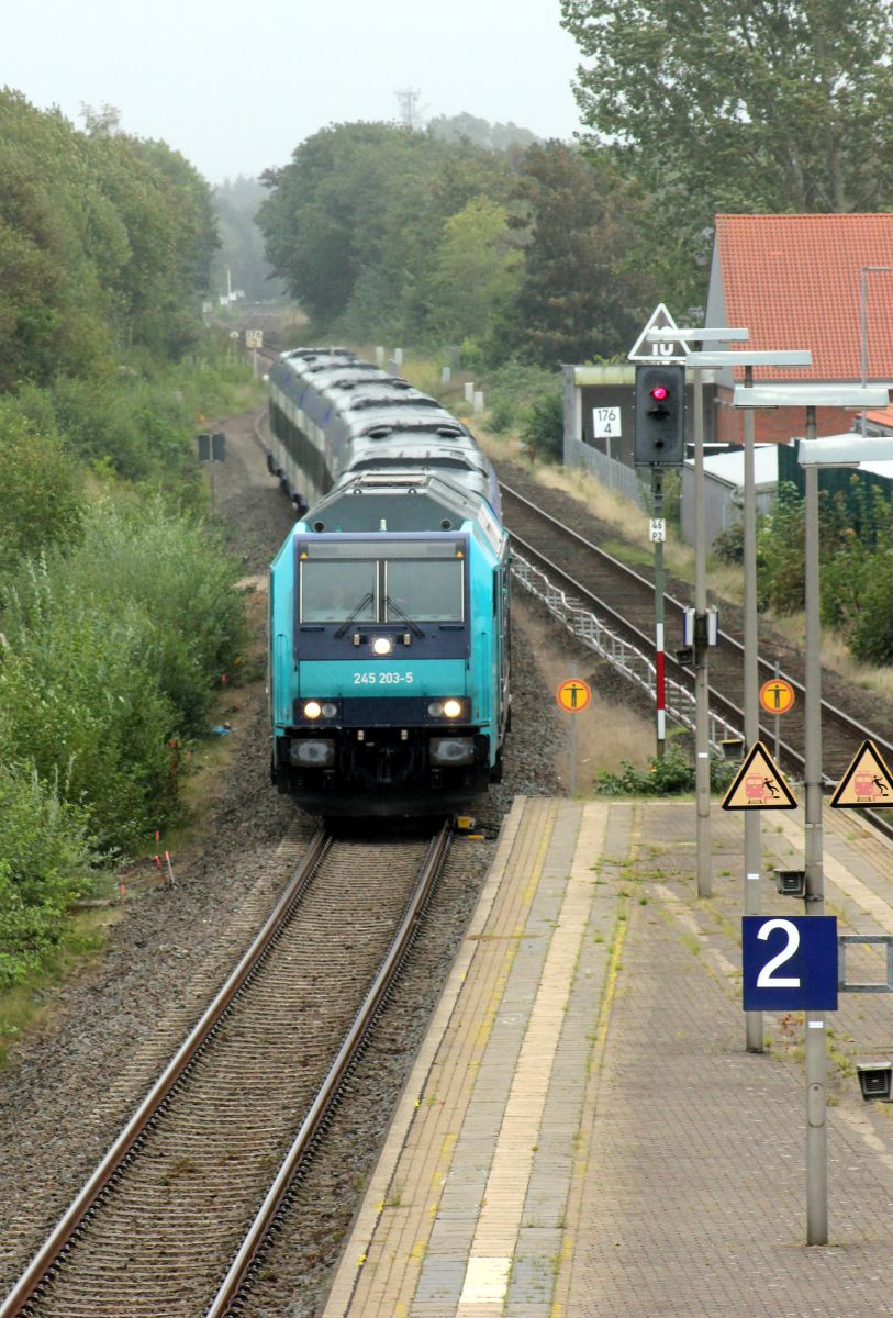 Paribus/NAH.SH/DB 245 203-5 mit RE6 nach Westerlaand Einfahrt Bredstedt 15.09.2019