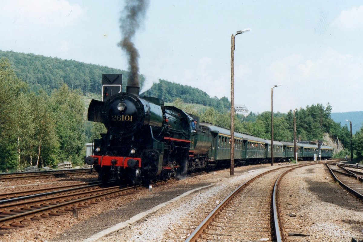 PFT-TSP 26.101 treft whrend ein Bahnhofsfest in Trois-Ponts ein am 13 Juli 1999.