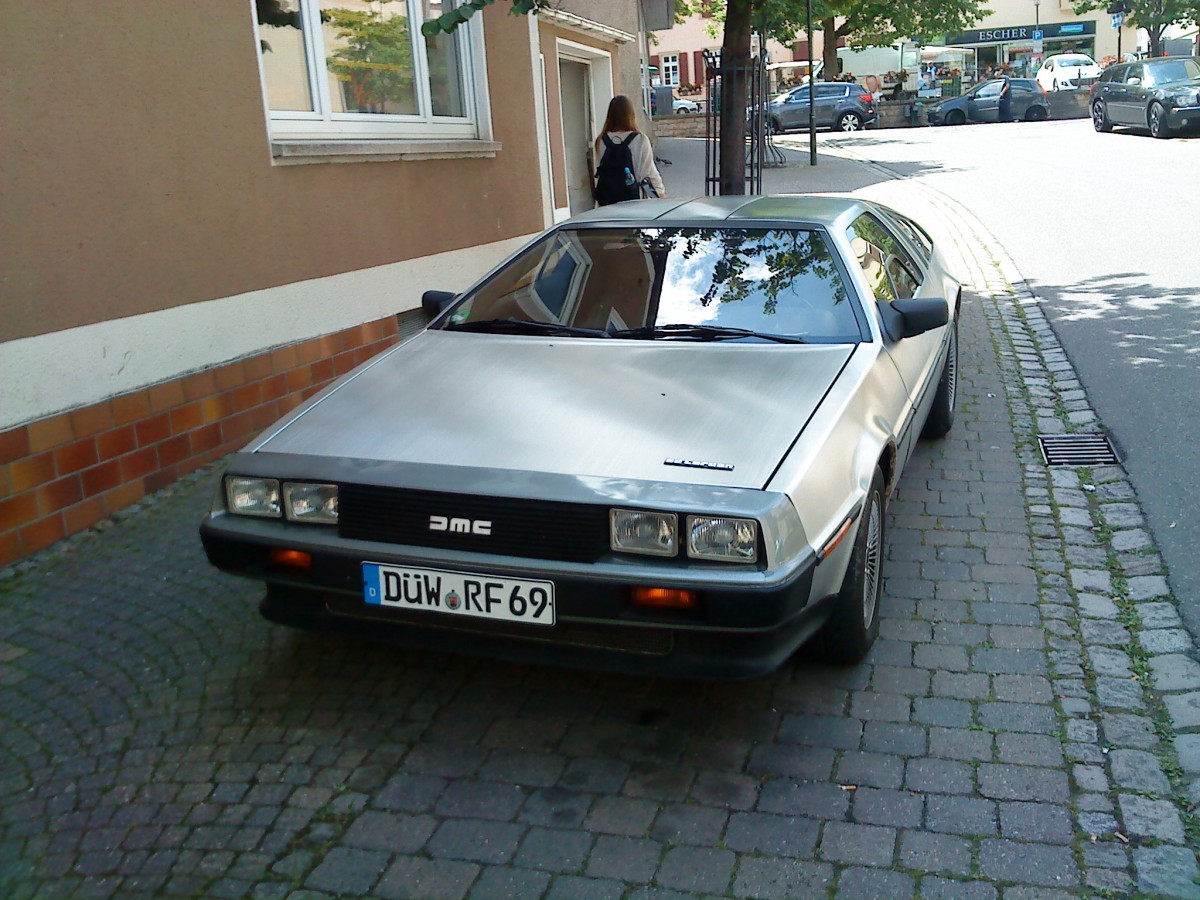 PKW DMC DeLorean - bekannt aus Zurück in die Zukunft - gesehen in der Innenstadt von Bad Dürkheim am 20.06.2015