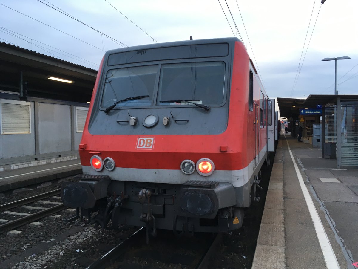 Planmäßig mit Br 111 und N Wagen und Wittenberger Kopf aus ludwigshafen, der Re 12311 in Heilbronn Hbf.

03.03.17