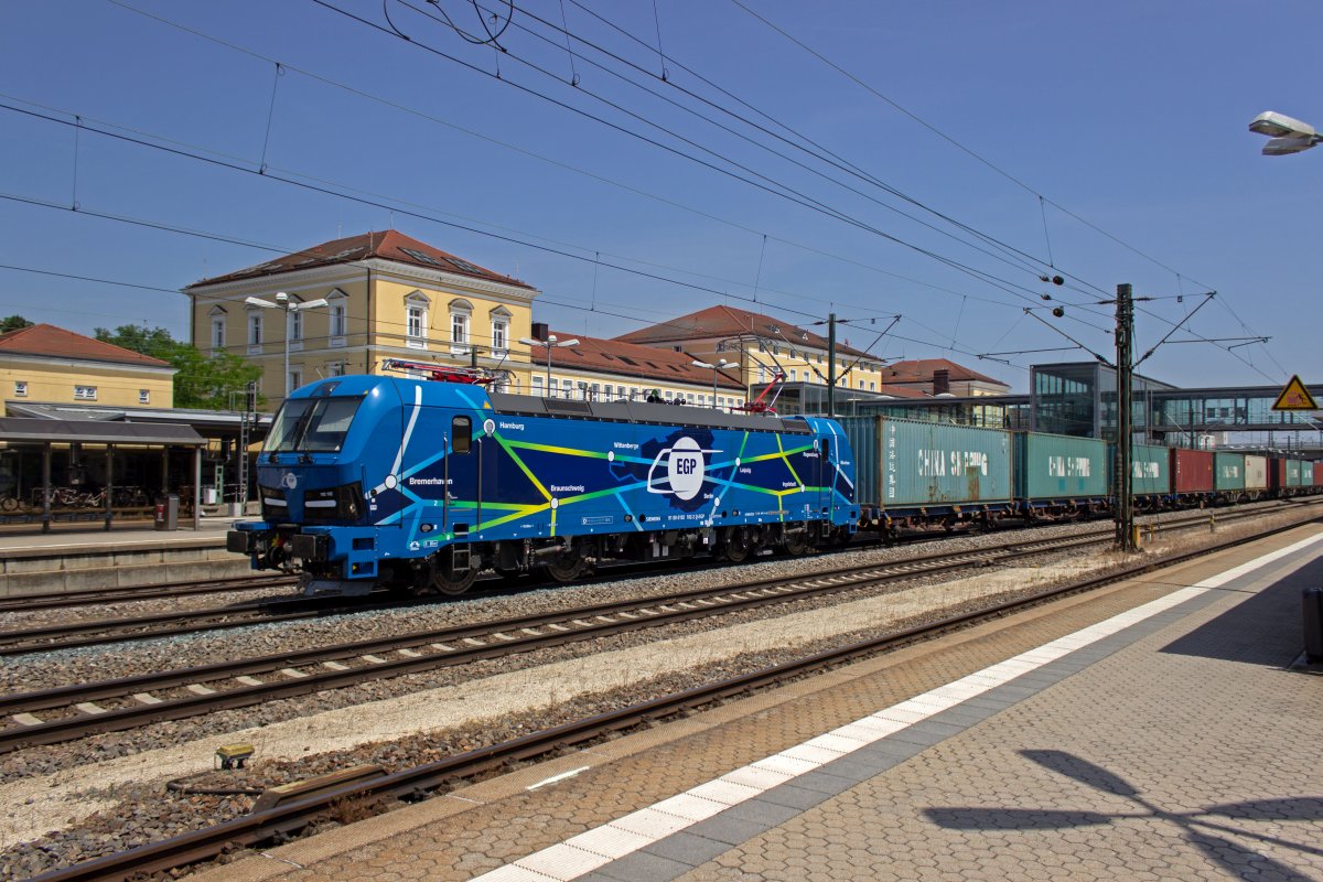 Portraitaufnahme des egp-Smartron 192 102 in Regensburg.