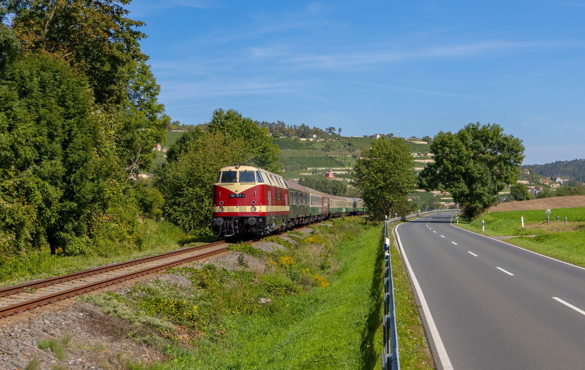 PRESS 118 757-4 mit dem DPE 1820 von Zwickau (Sachs) Hbf nach Karsdorf, am 09.09.2023 bei Balgstädt. (Foto: Orlabahner)