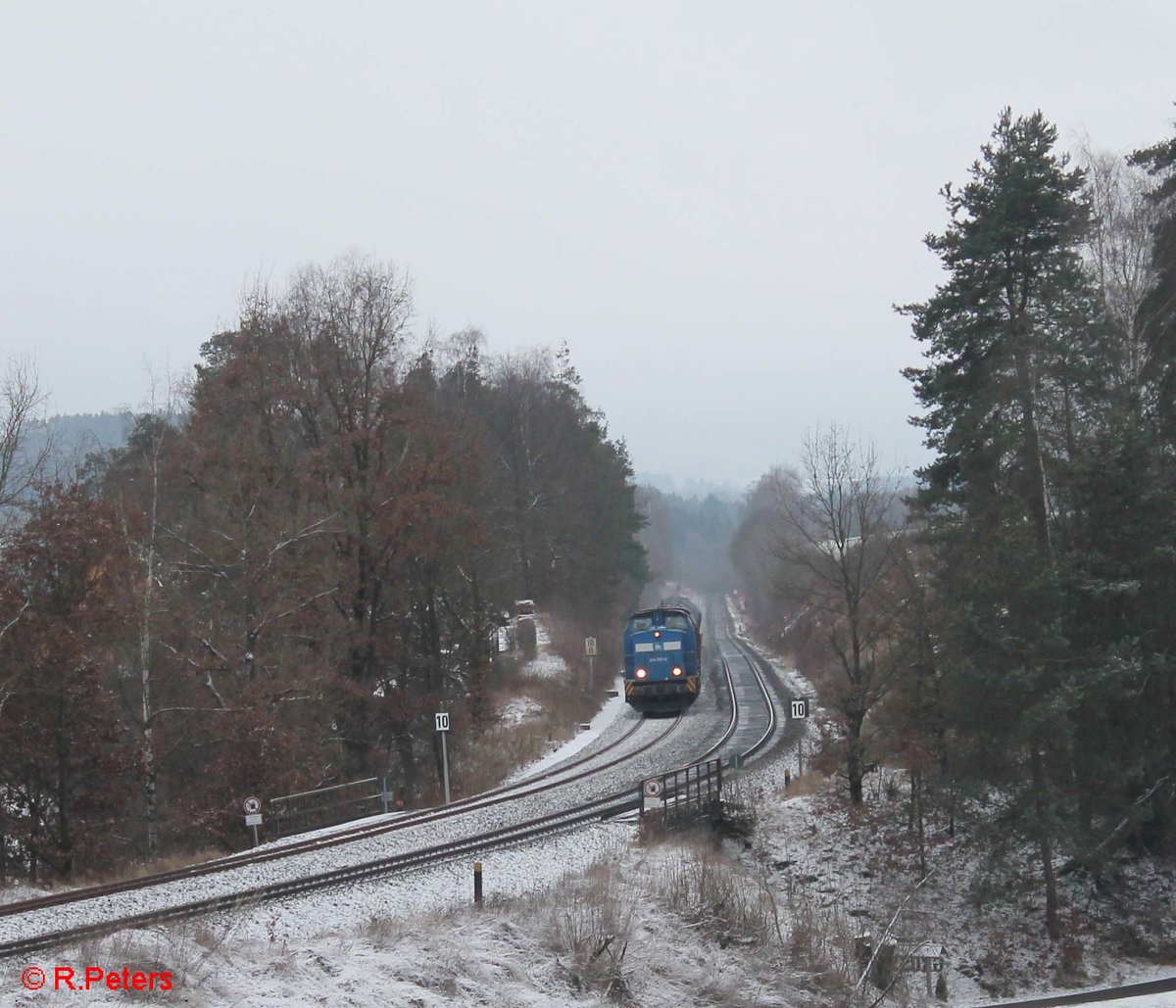 PRESS 204 010 und MTEG 204 347 ziehen zwischen Reuth bei Erbendorf und Windischeschenbach den Hauer-Kesselzug nach Weiden. 03.01.17