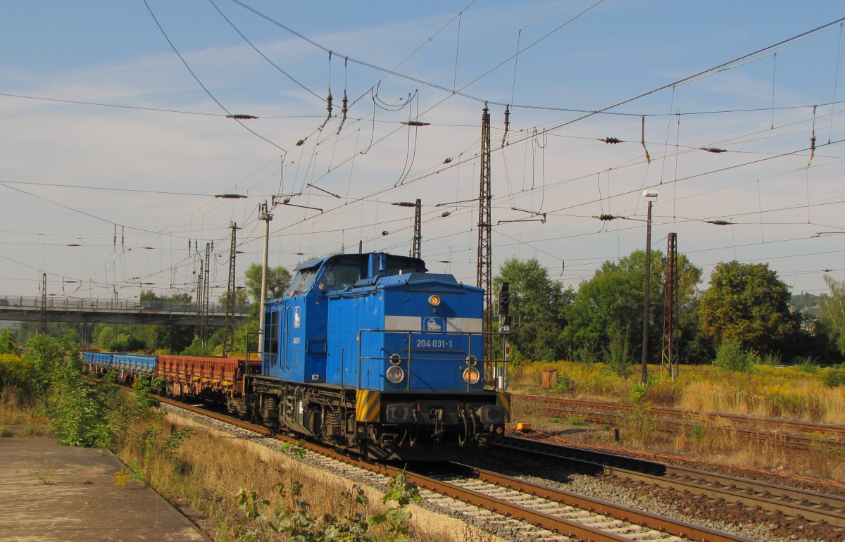 PRESS 204 031-1 mit Flachwagen Richtung Gro�korbetha, am 07.09.2013 in Naumburg Hbf.