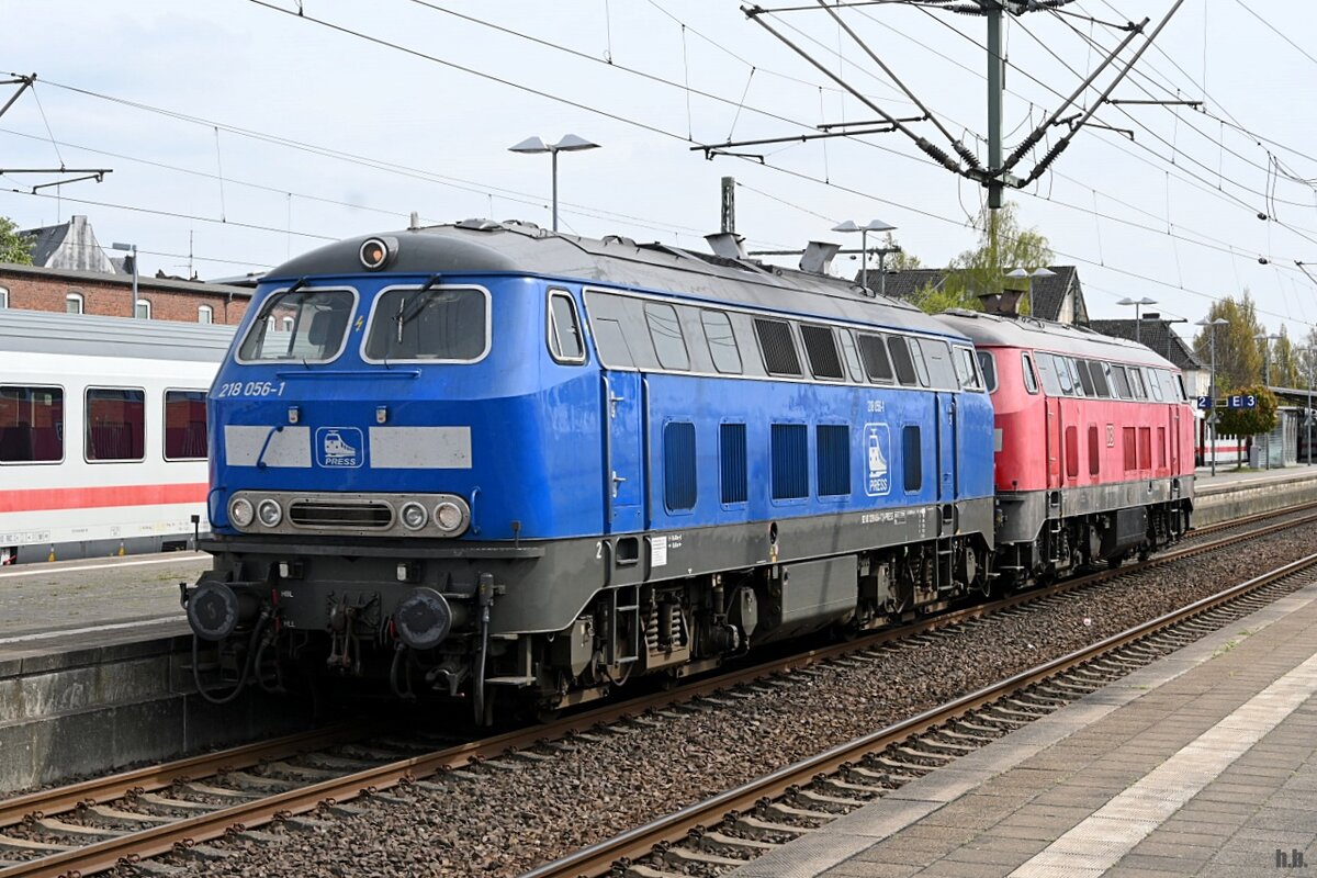 press 218 056-1 und 218 421-6 beim umsetzen im bahnhof itzehoe,29.04.22