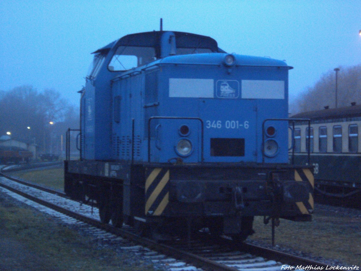 PRESS 346 001-6 (345 207) abgestellt im Bahnhof Putbus am 3.12.13