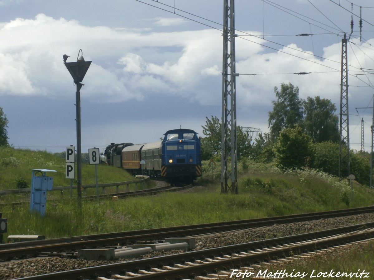 PRESS 346 001 mit 35 1097 beim einfahren in Bergen auf Rgen am 30.5.15