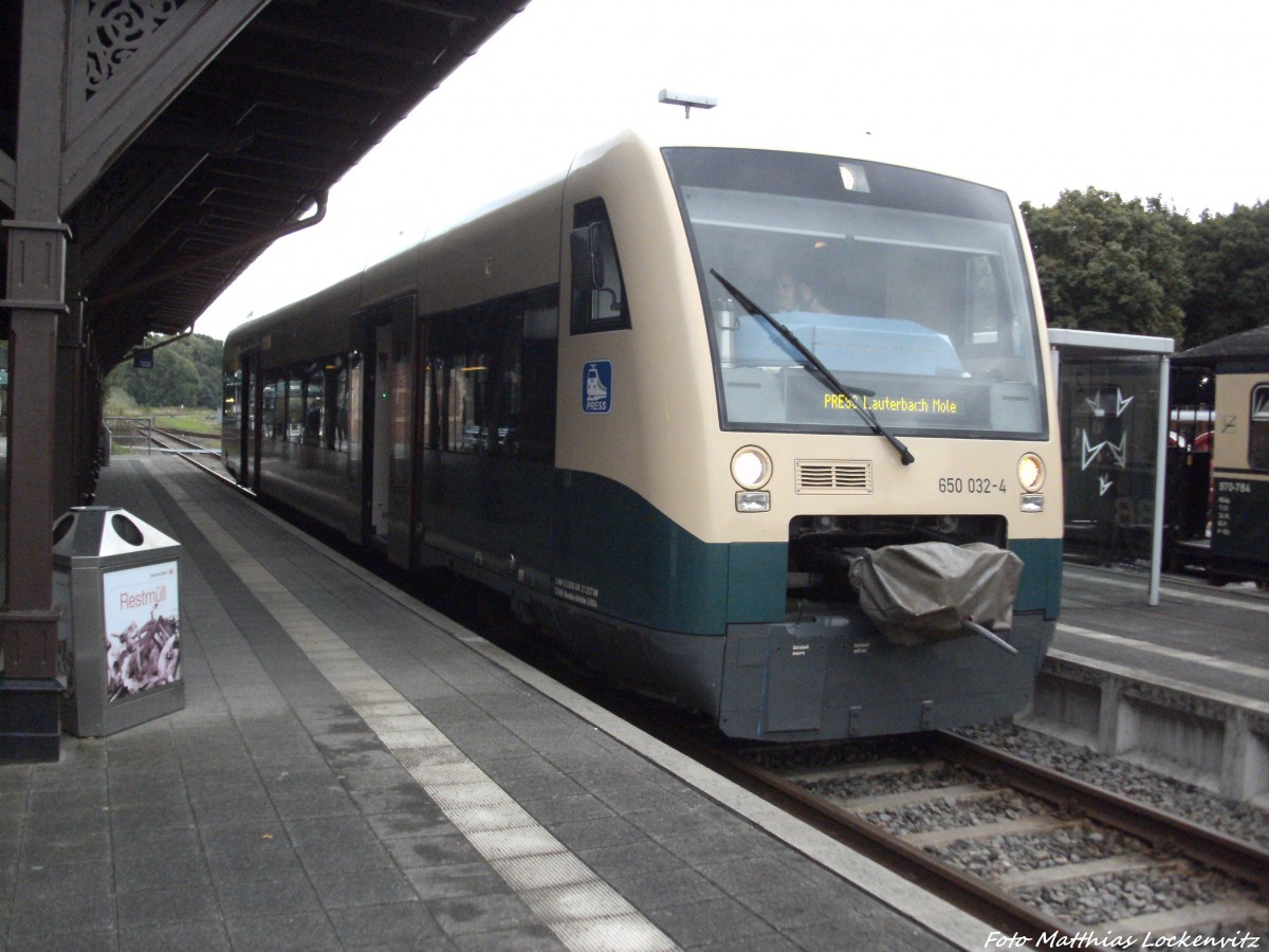 PRESS 650 032-4 als PRE 81275 mit ziel Lauterbach Mole im Bahnhof Putbus am 10.9.13