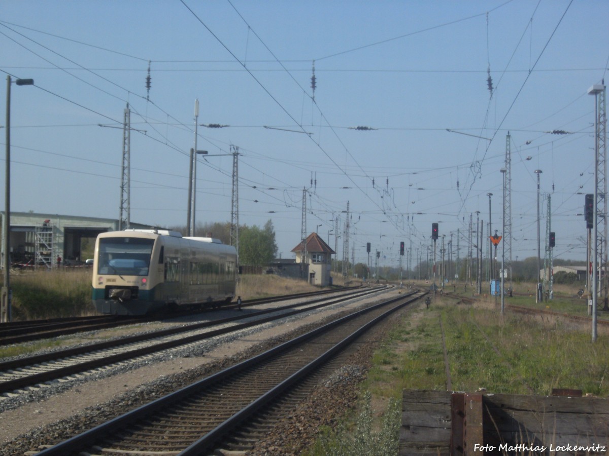 PRESS 650 032-4 bei der Ausfahrt aus Bergen auf Rgen in Richtung Lauterbach Mole ber Putbus am 30.4.14