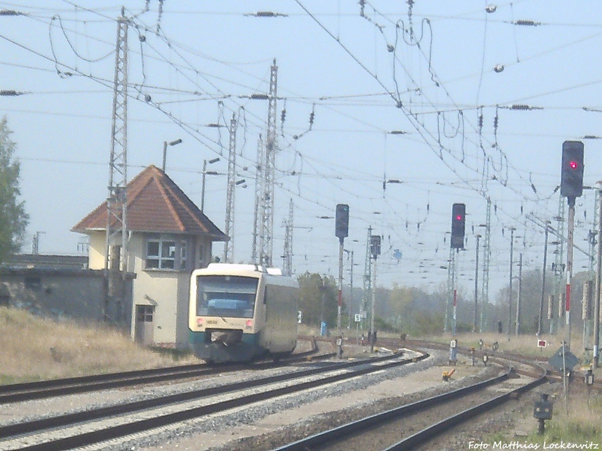 PRESS 650 032-4 bei der Ausfahrt aus Bergen auf Rgen in Richtung Lauterbach Mole ber Putbus am 30.4.14