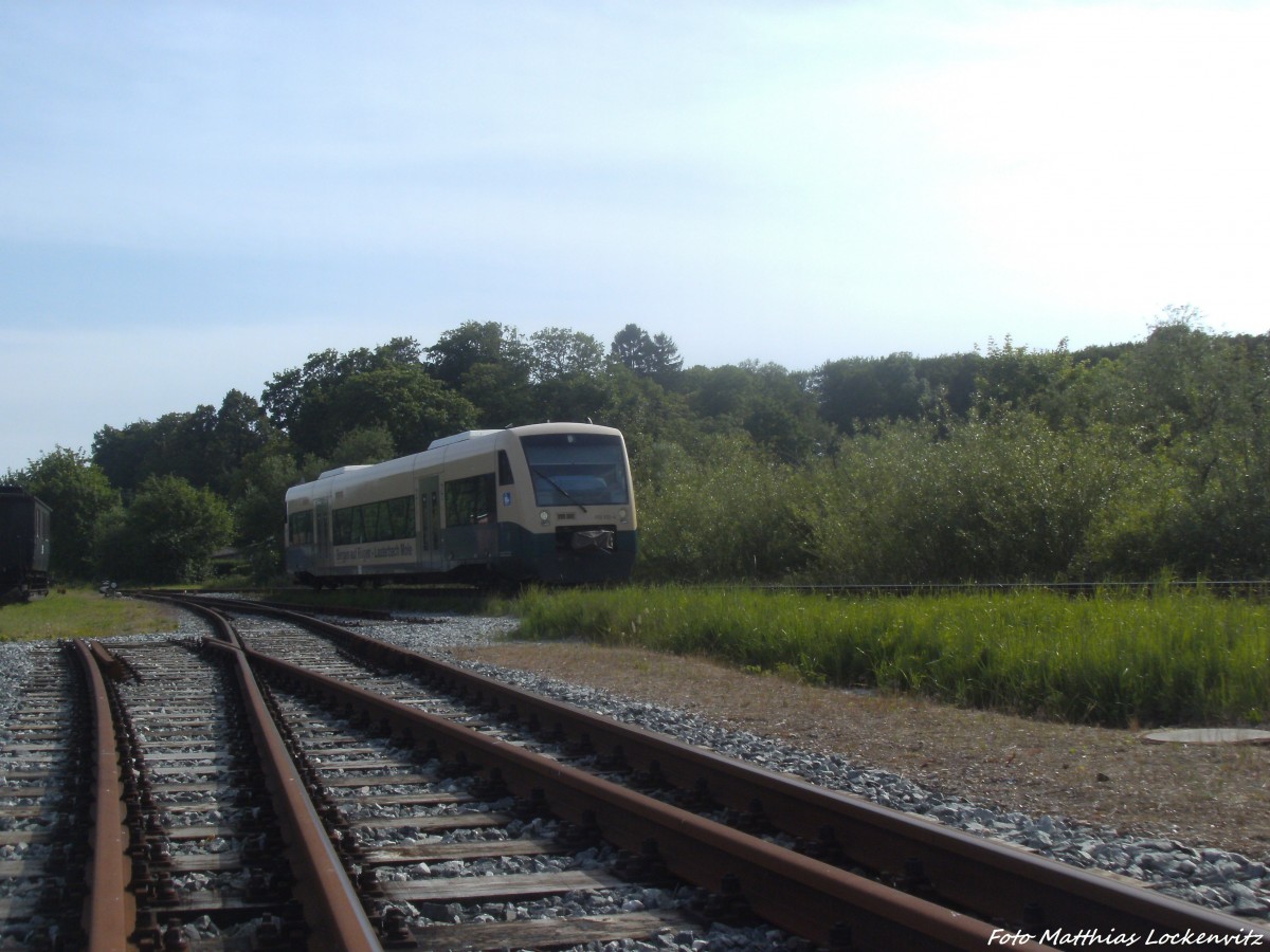 PRESS 650 032-4 unterqwegs nach Bergen auf Rügen beim Verlassen Des Bahnhofs Putbus am 8.6.14