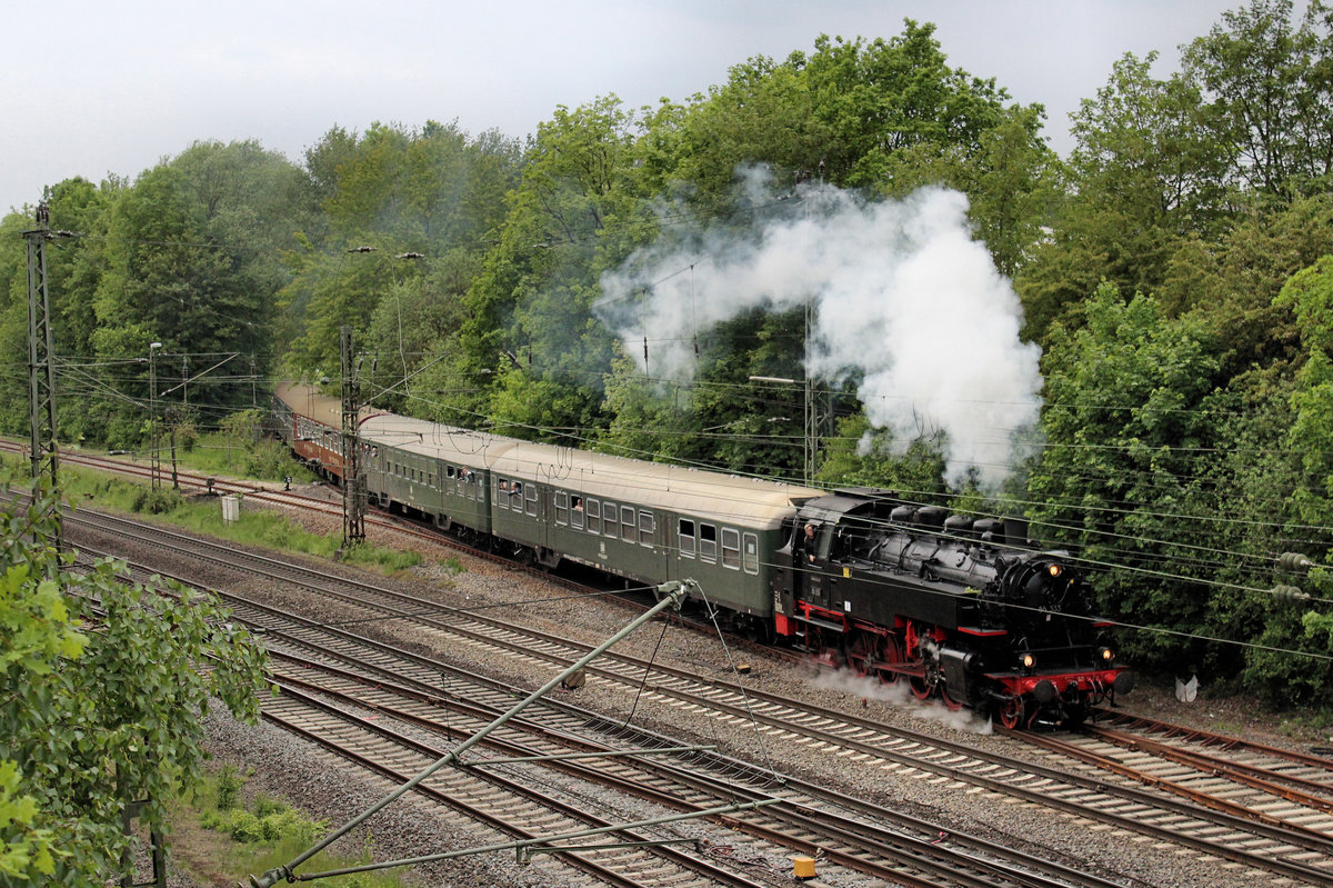 PRESS 86 333 verlässt auf ihrer Sonderfahrt die EVB Strecke und fährt in den Tostedter Hbf ein. Datum 26.05.2019