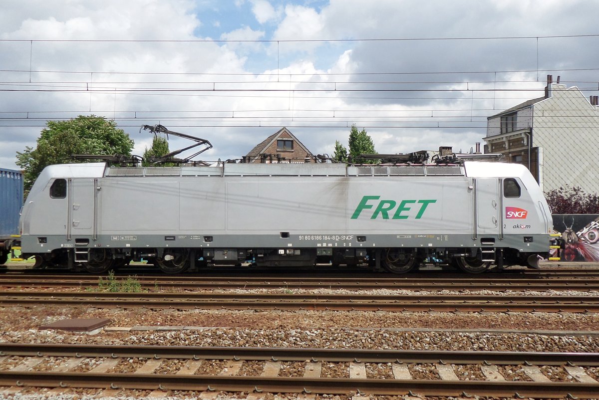 Profilblick auf Akiem 186 184 in Antwerpen-Berchem am 29 Juni 2016.