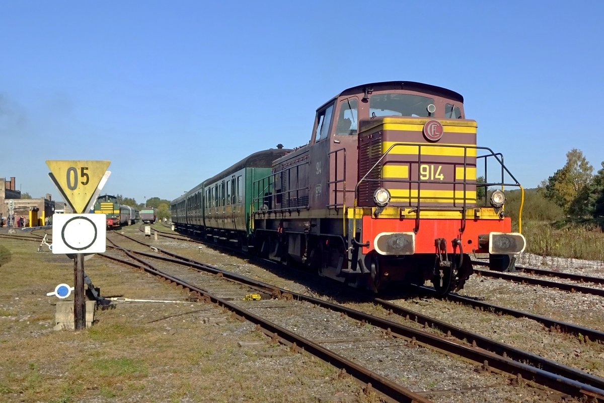 Quasi-CFL 914 rangiert ein Museumszug in Mariembourg bei der CFV3V am 21 September 2009.