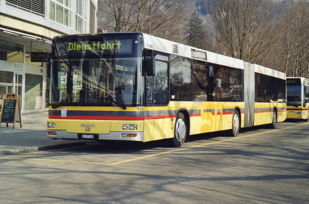 (R 4102) - Aus dem Archiv: STI Thun - Nr. 105/BE 577'105 - MAN am 4. Mrz 2005 bei der Schifflndte Thun 