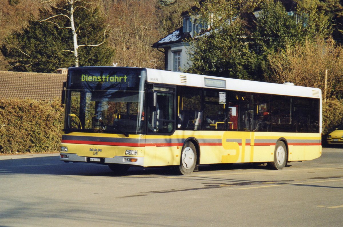 (R 4113) - Aus dem Archiv: STI Thun - Nr. 97/BE 577'097 - MAN am 10. Mrz 2005 bei der Schifflndte Thun