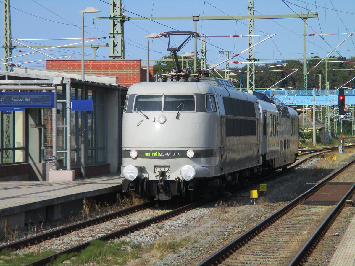 RADVE 103 222 und ein Domcar,am 13.August 2022 mußte,in Bergen/Rügen,einen Betriebshalt einlegen.