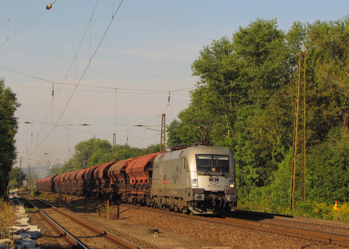 Raildox ES 64 U2-100 mit G�terzug Richtung Gro�korbetha, am 07.09.2013 in Naumburg Hbf.