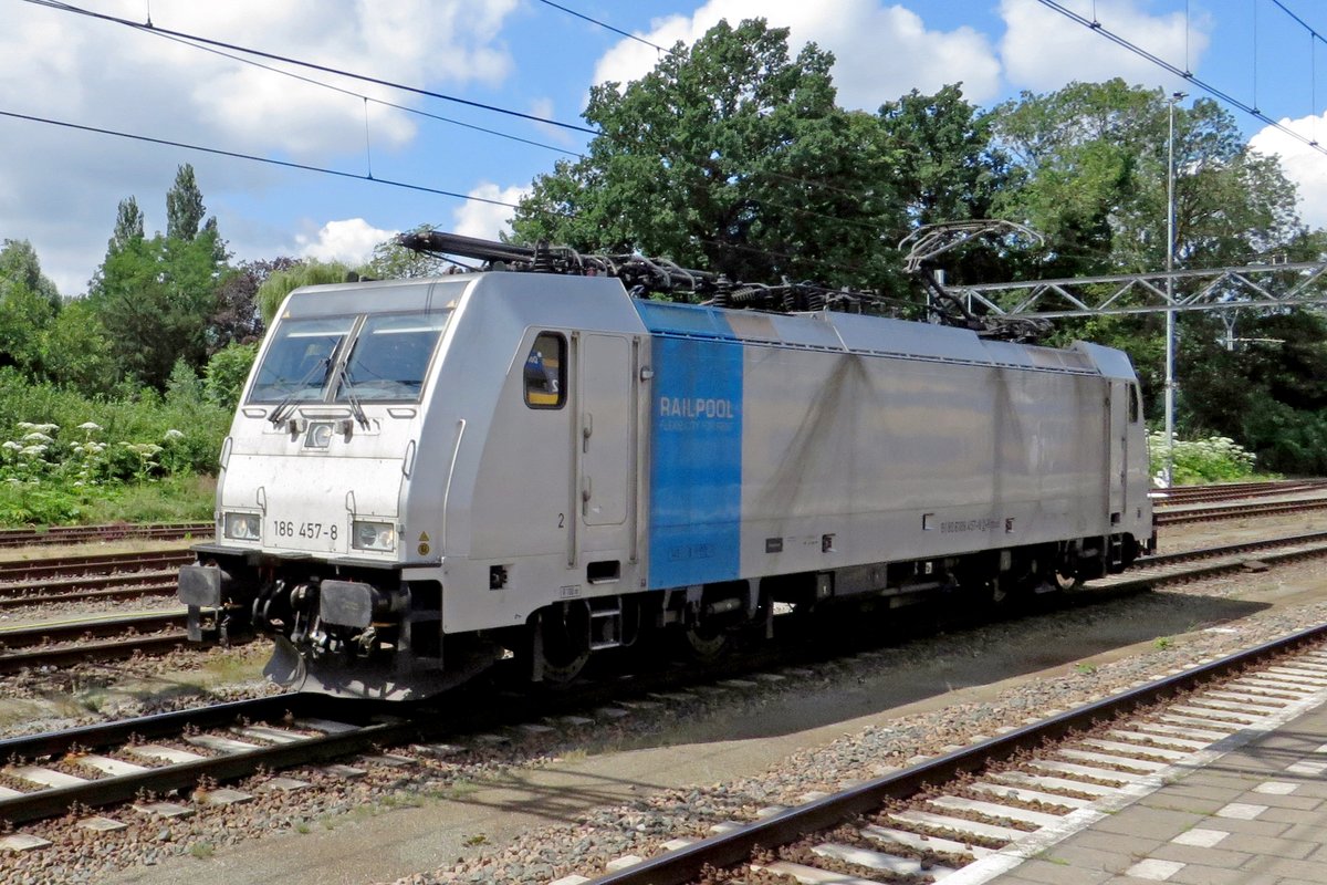 Railpool 186 457 durchfahrt solo Dordrecht am 28 Juni 2020.