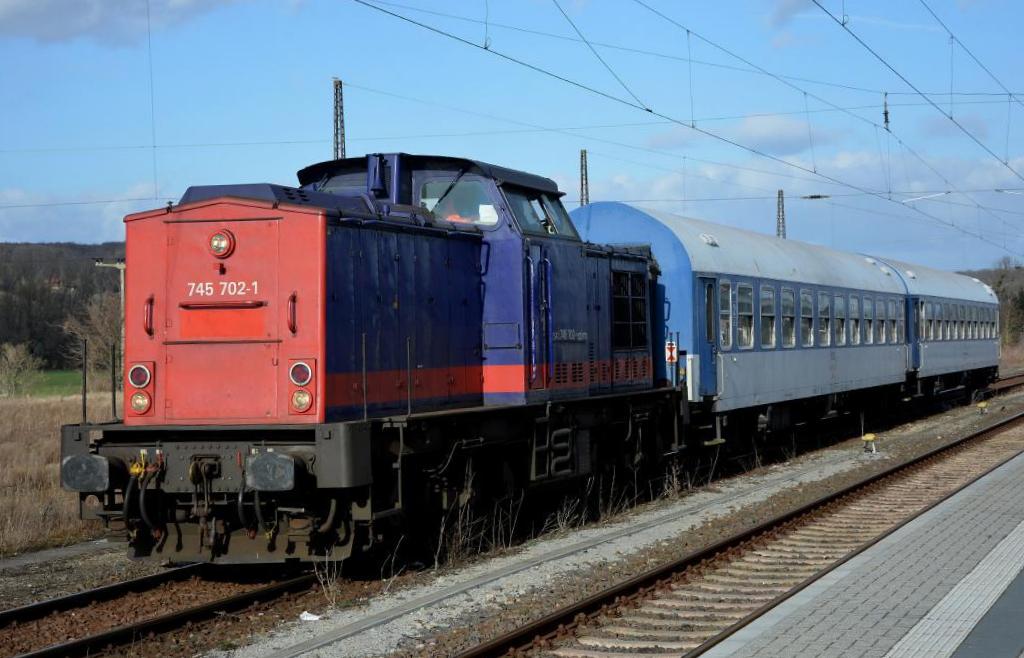 RailTransport-Stift s.r.o. 745 702-1 mit dem DGS 41386 von Rostock nach Karsdorf, am 10.03.2017 nach dem umsetzen in Naumburg Hbf. (Foto: dampflok015)