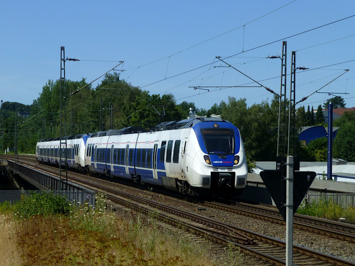 RB 48 nach W-Oberbarmen, vorne mit der dreiteiligen Einheit 155, in Sonnborn. 23.7.19.