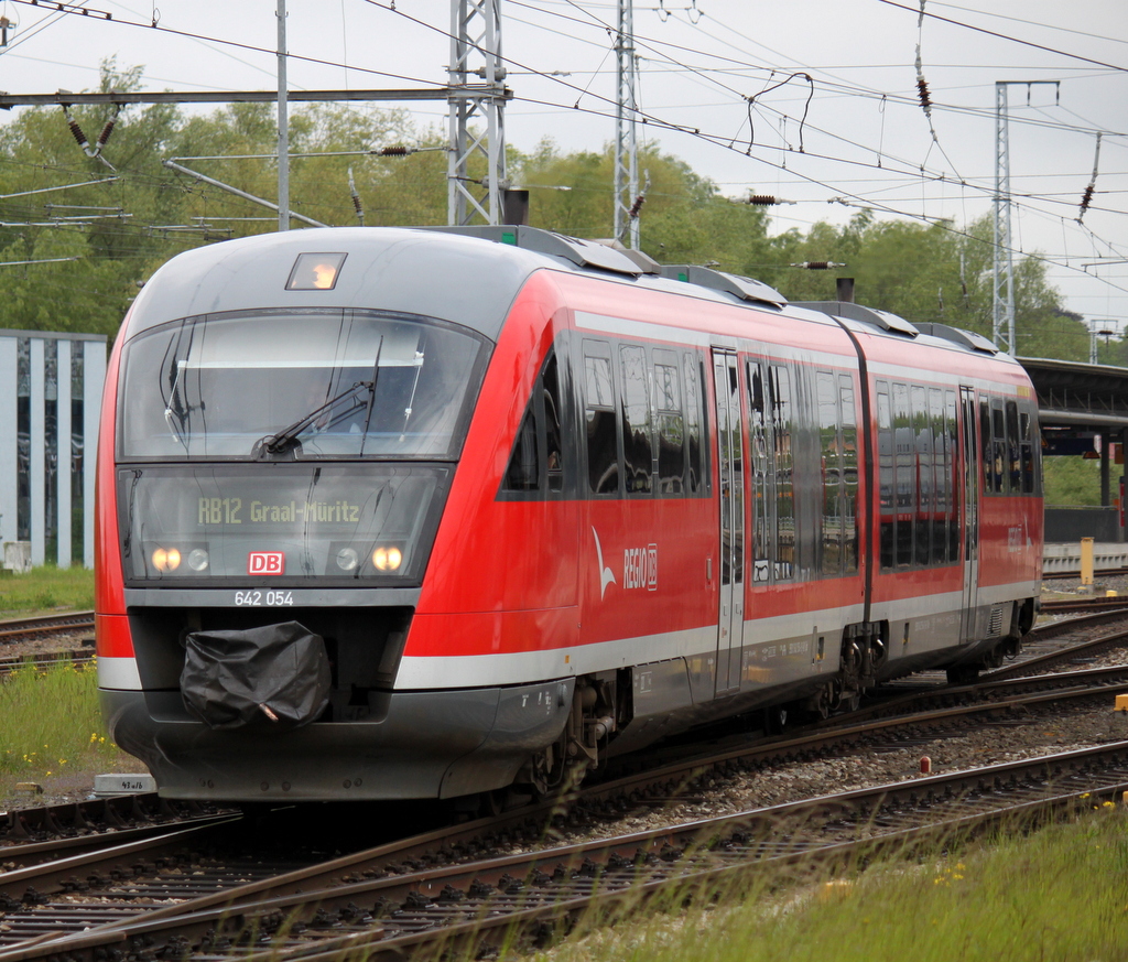 RB12 von Rostock Hbf nach Graal-Mritz bei der Ausfahrt im Rostocker Hbf.10.05.2014