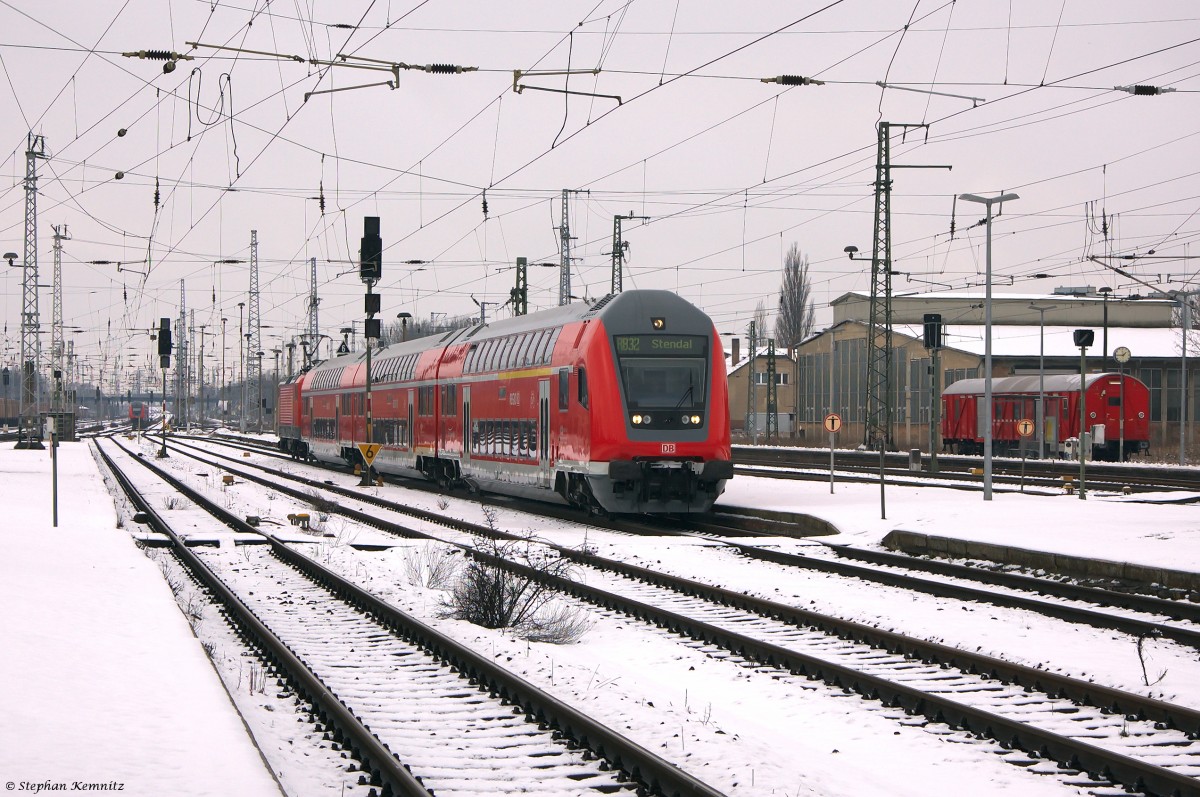 RB32 (RB 17567) von Salzwedel nach Stendal, bei der Einfahrt in Stendal. Geschoben hatte die 112 174-8. 03.02.2015