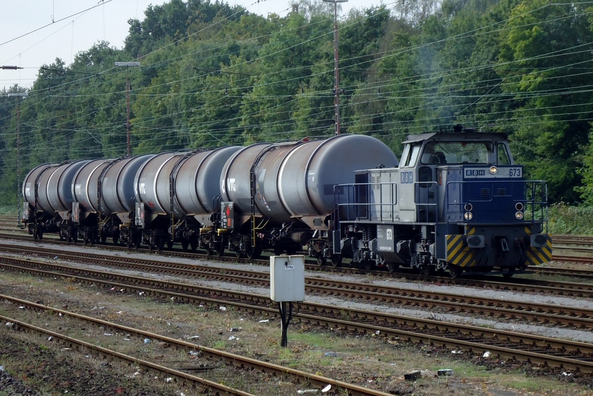 RBH 673 schlept ein Kesselwagenzug in Gladbeck West am 19 September 2014.