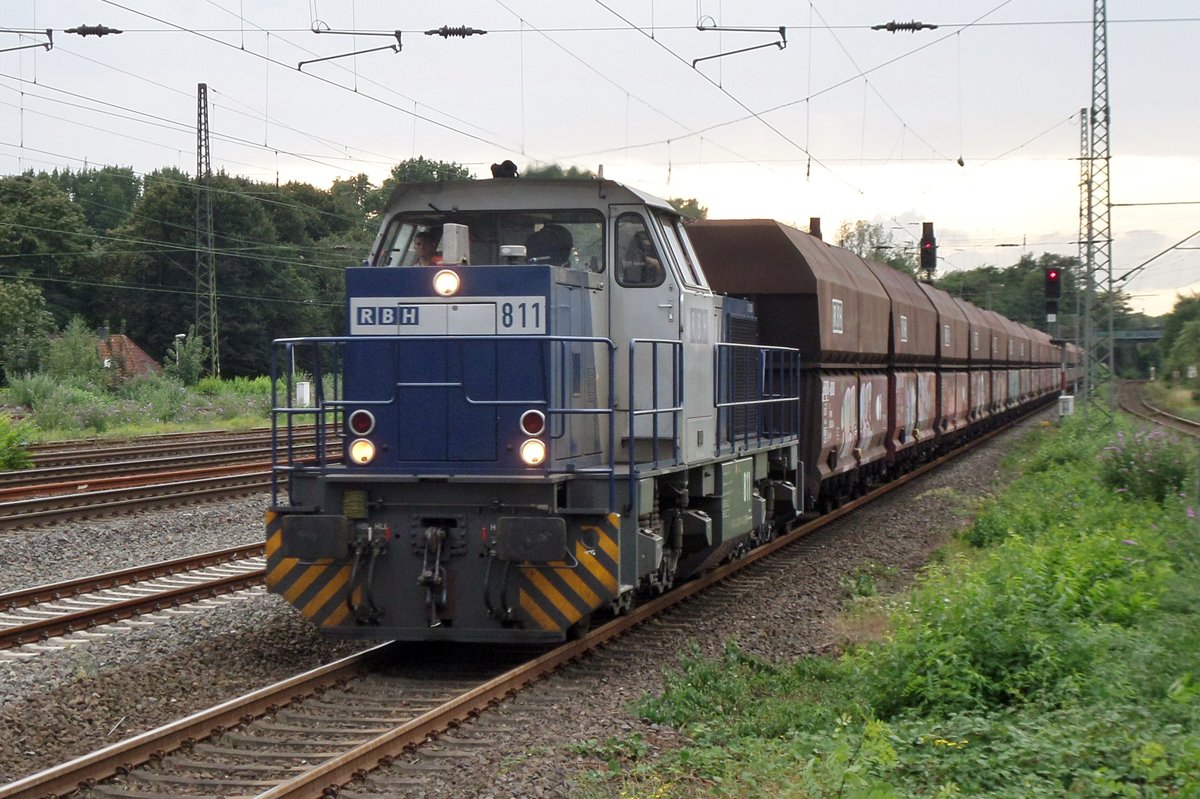 RBH 811 schleppt ein Kohlezug durch Oberhausen Osterfeld Süd am 16 September 2016.