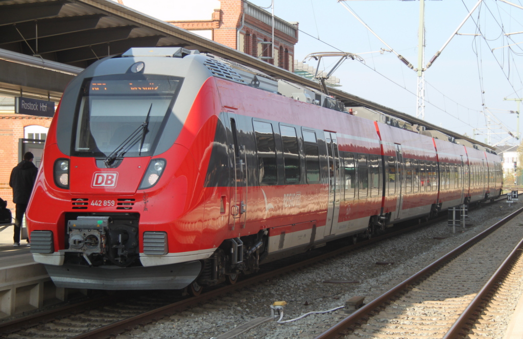 RE 13011 von Rostock Hbf nach Sassnitz fuhr am 05.10.2014 als 442 859-5 Abfahrt war gegen 13:02 Uhr im Rostocker Hbf